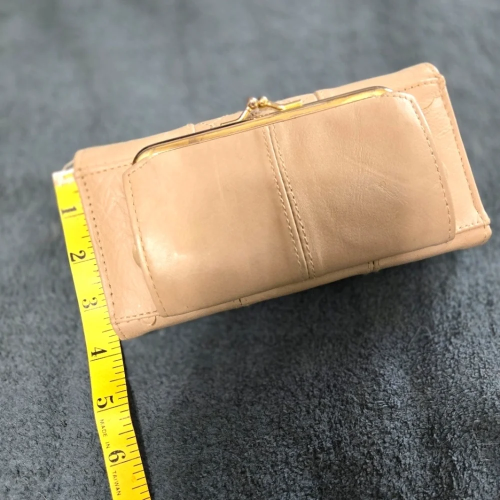 Genuine Leather Wallet Light Tan Color Gently Used with Kisslock Coin Purse - Picture 7 of 7